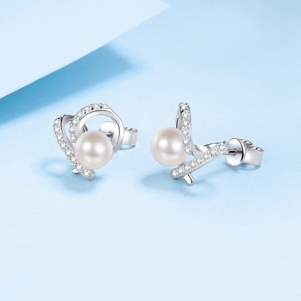 AZ505-E S925 Sterling Silver Heart-shaped Flawless Freshwater 7mm Pearl Moissanite Earrings for Women
