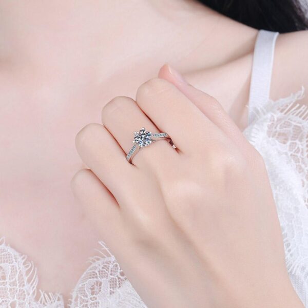 AZ244-J Luxury 18K White Gold Ring for Women Alien Princess Square 1 Carat Four-prong Moissanite Rings Platinum Pt950 Fine Jewelry