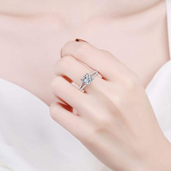 AZ550-J 18k White Gold Double Halo Platinum Pt950 Rings for Women with 2ct Moissanite Sparkle Fine Jewelry Gift