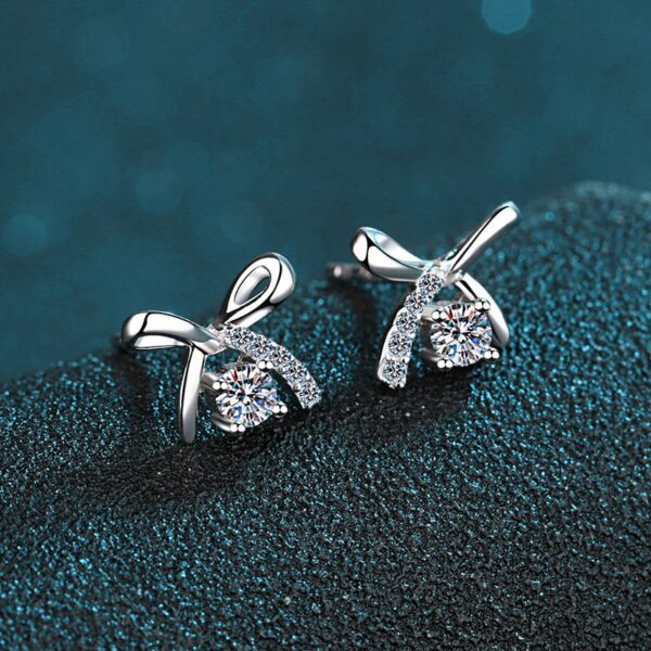 AZ083-E Moissanite Bow Stud Earrings 925 Sterling Silver Plated Pt950 Gold Four-claw Stud Earrings School Girl Wild Model