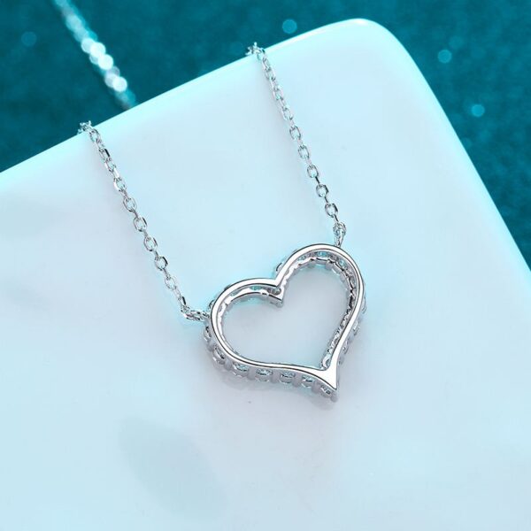 AZ216-X PT950 Female Heart-Shaped Lady Pendant Short Section Lockbone Chain Pendant Moissanite Diamond Necklace Factory Direct Wholesale