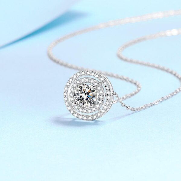 AZ735-X Brilliant Girl 18K White Gold Necklaces Women Birthday Gift 0.5/1/2ct Moissanite Diamond Pendant Wedding Girlfriend Fine Jewelry