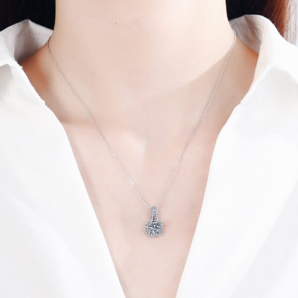 AZ089-X 18K White Gold Platinum PT950 0.5ct Moissanite Pendant Necklaces for Women Jewelry Custom Engraving Option