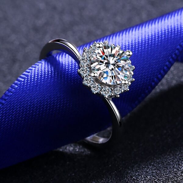 AZ085-X 18K White Gold Platinum PT950 0.3ct Moissanite Cat Pendant Necklace for Women High Polished Finish Jewelry