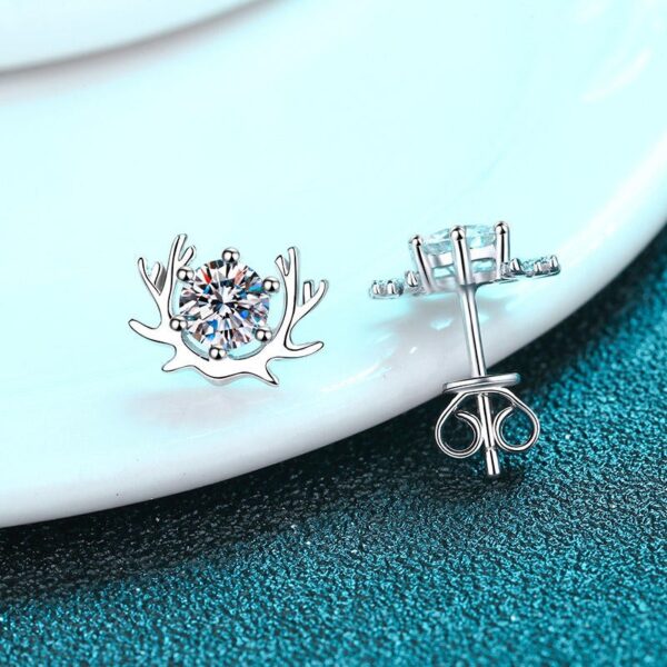 AZ464-E The women's earrings have your pt950 platinum simple moissanite stud along the way