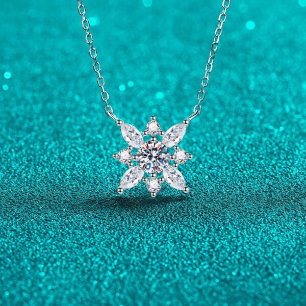 AZ866-X Fashion Trendy Luxury Classic Moissanite Diamond-set Eye Snow Flower Necklace Women s925 Silver Party Jewelry Gift