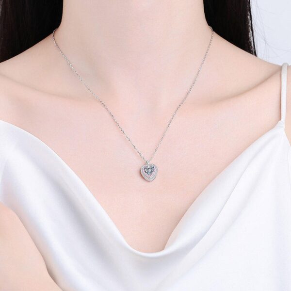 AZ808-X Fashion Trend Luxury Classic Moissanite Diamond-set Fine Heart Necklace Women 925 Silver Party Charms Jewelry Gift