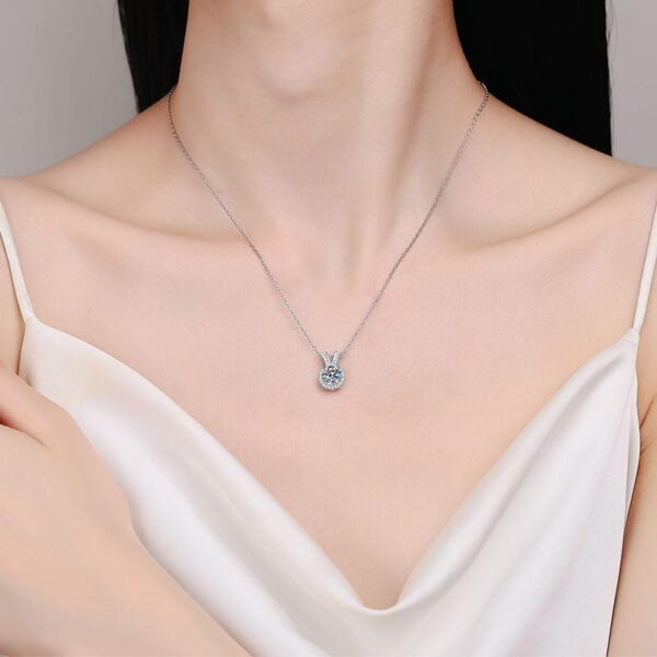 AZ847-X Fashion Trend Luxury Classic Moissanite Diamondset 1ct V Round Necklace Women 925 Silver Party Charms Jewelry Gift