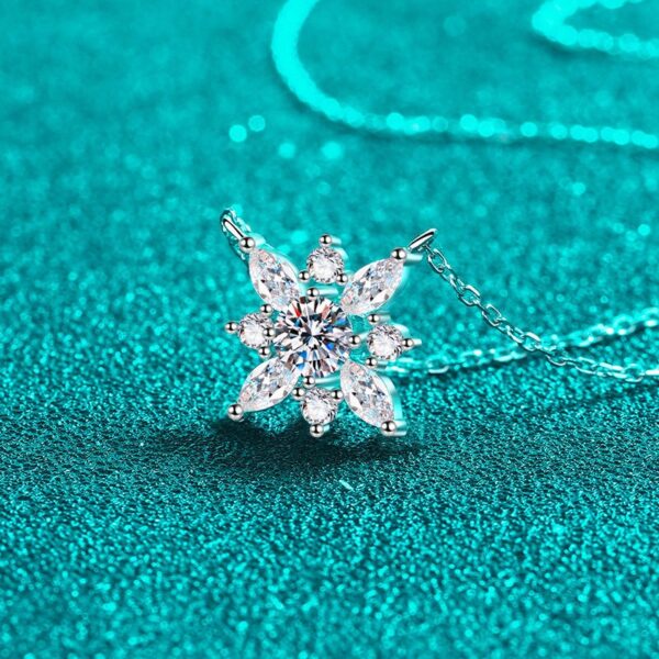 AZ866-X Fashion Trendy Luxury Classic Moissanite Diamond-set Eye Snow Flower Necklace Women s925 Silver Party Jewelry Gift