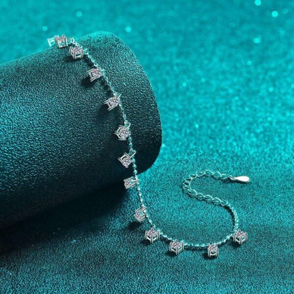 AZ664-S Luxury Group Inlaid Moissanite 8.3/8.6/9.1Carat Buckle Bracelet, Unique Eye-catching Platinum PT950 Bracelet Female Fine Jewelry