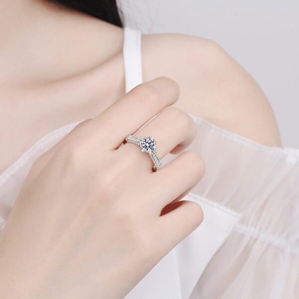 AZ353-J 925 Sterling Silver Dazzling Round 1CT Moissanite Ring For Women Female Wedding Engagement Platinum Plated Fine Jewelry
