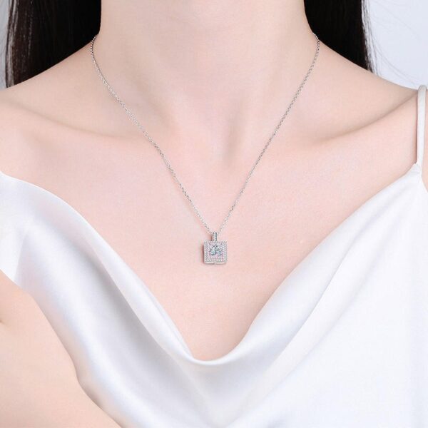 AZ807-X Fashion Trend Luxury Classic Moissanite Diamond-set 1ct Square Necklace Women 925 Silver Party Charms Jewelry Gift