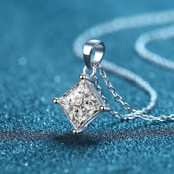 AZ388-X 925 Sterling Silver 1 Carat Moissanite Romantic Snowflake Pendant Necklace Clavicle Chain Women Girls Birthday Anniversary