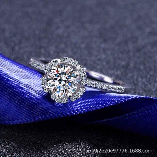 AZ055-X Flawless 18K White Gold Chain Wedding Fine Jewelry Certified Moissanite Diamond Simple Smile Necklace for Women Birthday Gift