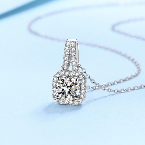 AZ089-X 18K White Gold Platinum PT950 0.5ct Moissanite Pendant Necklaces for Women Jewelry Custom Engraving Option