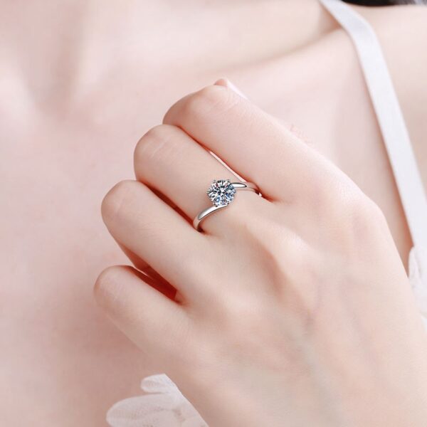 AZ231-J Designer Jewelry Have Mutual Affinity 18K White Gold VVS1 D Color 0.5/1CT Moissanite Female Rings Wedding Accessories for Women
