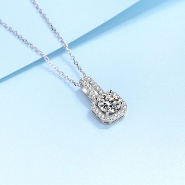 AZ089-X 18K White Gold Platinum PT950 0.5ct Moissanite Pendant Necklaces for Women Jewelry Custom Engraving Option